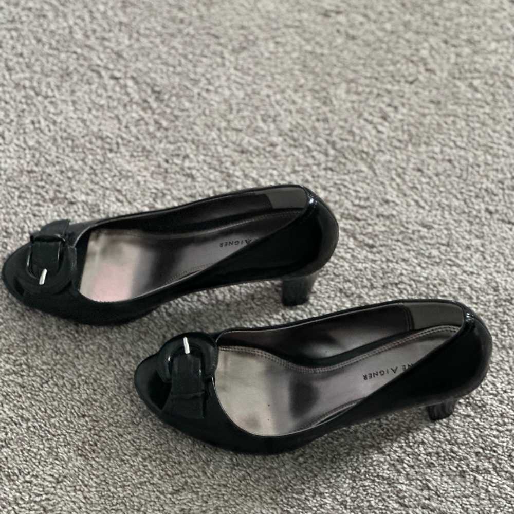 Size 9 Etienne Aigner peep toe heels